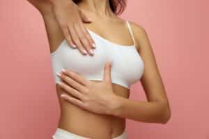 Dr. Steinbrech solves your doubts about teardrop breast augmentation and their natural results